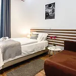 Prima Luxury Split