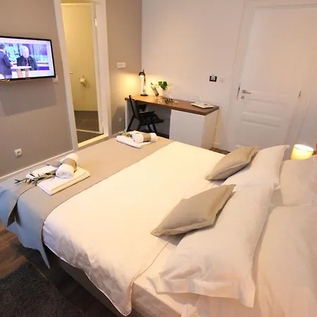 Prima Luxury Frühstückspension 4*